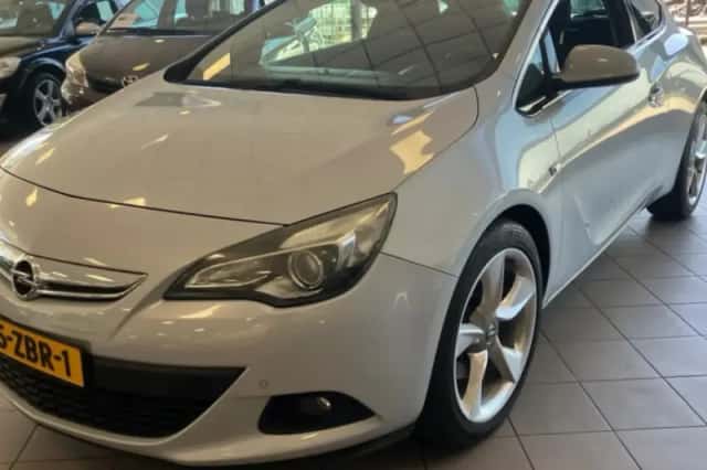 Opel Astra (2012) thumbnail 1