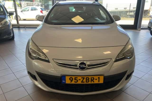 Opel Astra (2012) thumbnail 3