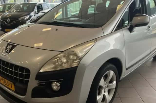 Peugeot 3008 (2012) thumbnail 1