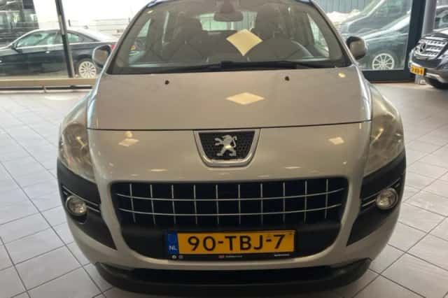 Peugeot 3008 (2012) thumbnail 3