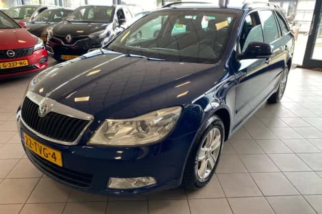 Škoda Octavia (2012) thumbnail 2