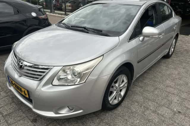 Toyota Avensis (2009) thumbnail 2