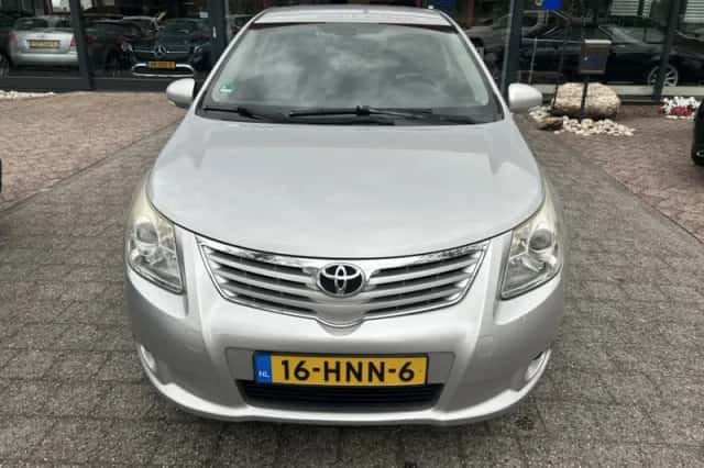 Toyota Avensis (2009) thumbnail 3