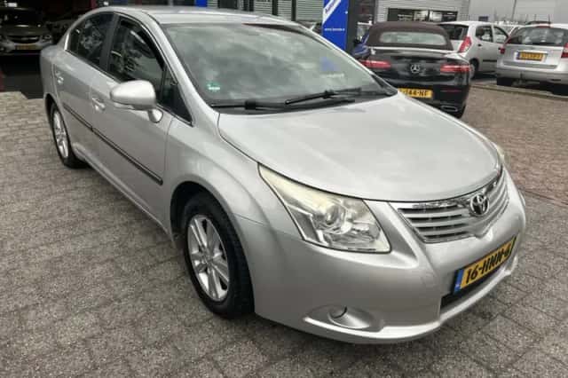 Toyota Avensis (2009) thumbnail 5