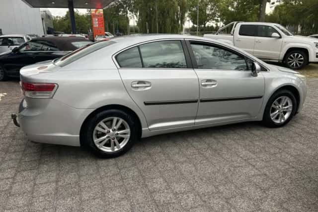 Toyota Avensis (2009) thumbnail 6