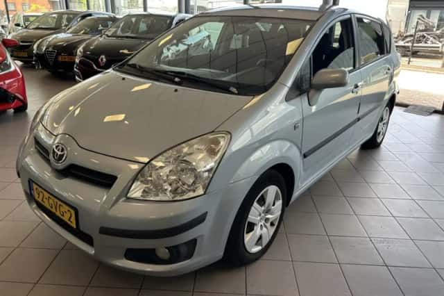 Toyota Verso (2008) thumbnail 2