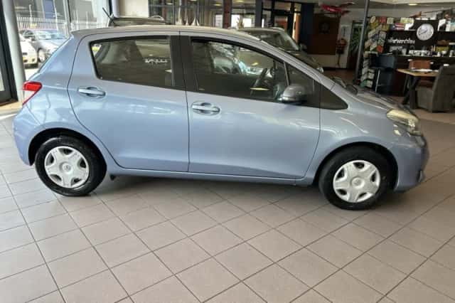 Toyota Yaris (2012) thumbnail 5