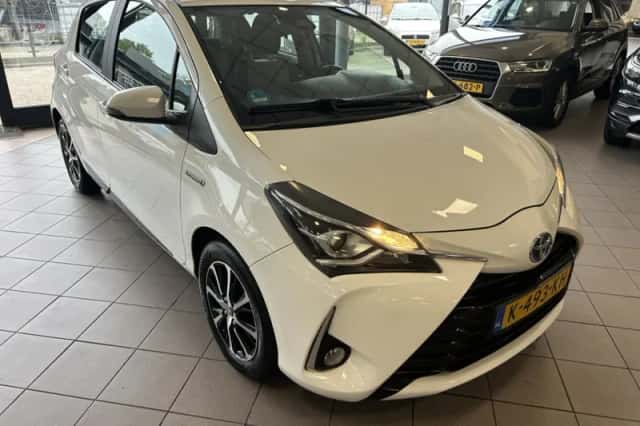 Toyota Yaris (2018) thumbnail 3