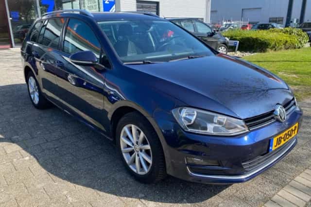 Volkswagen Golf (2015) thumbnail 5