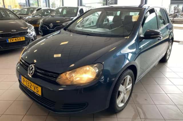 Volkswagen Golf (2022) thumbnail 2