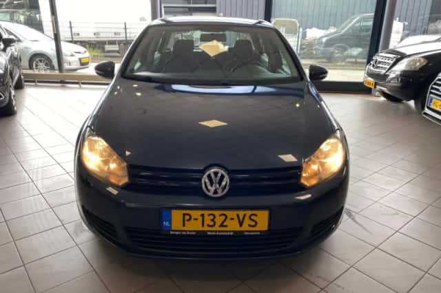 Volkswagen Golf (2022) thumbnail 3