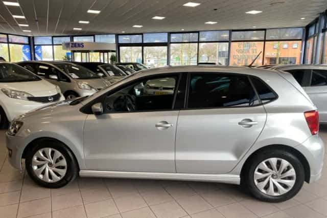 Volkswagen Polo (2011) thumbnail 6