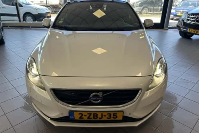 Volvo V40 (2014) thumbnail 3
