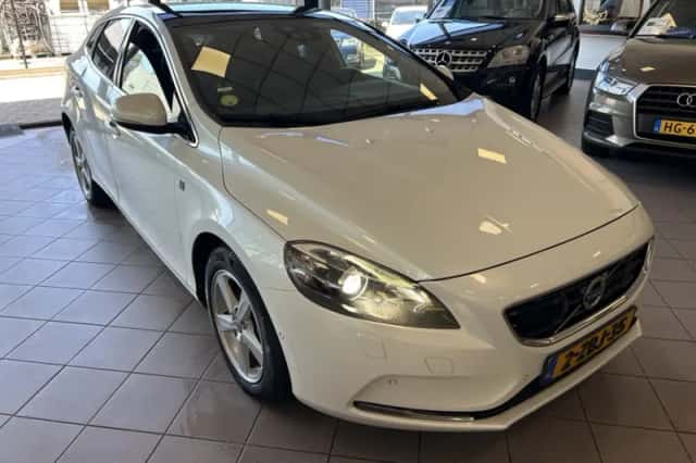 Volvo V40 (2014) thumbnail 5