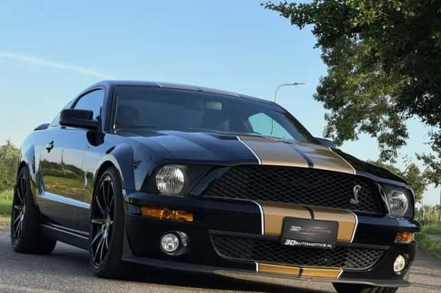 Ford Mustang (2009) thumbnail 2