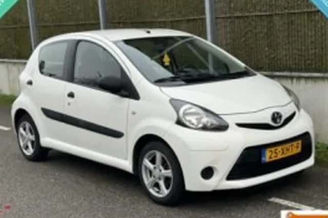 Toyota Aygo (2012) thumbnail 2