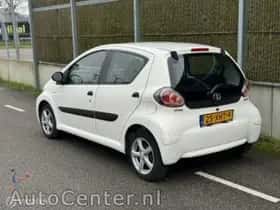 Toyota Aygo (2012) thumbnail 4