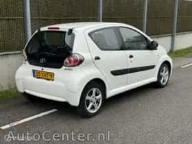 Toyota Aygo (2012) thumbnail 5