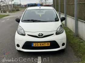 Toyota Aygo (2012) thumbnail 7