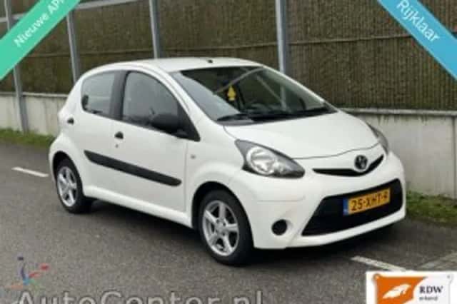 Toyota Aygo (2012) thumbnail 2