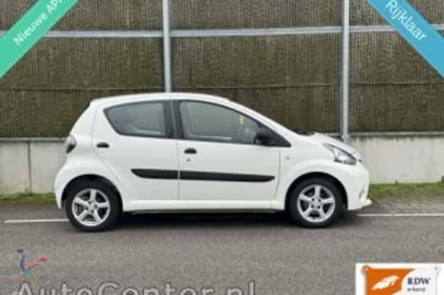 Toyota Aygo (2012) thumbnail 3