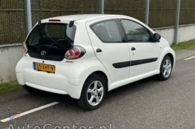 Toyota Aygo (2012) thumbnail 5