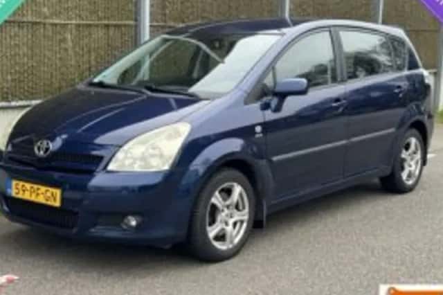 Toyota Corolla (2004) thumbnail 2