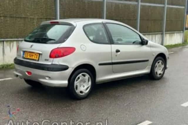 Peugeot 206 (2003) thumbnail 4