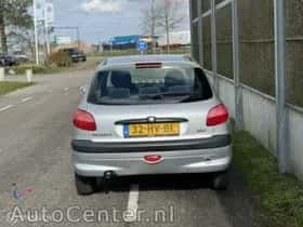 Peugeot 206 (2002) thumbnail 8