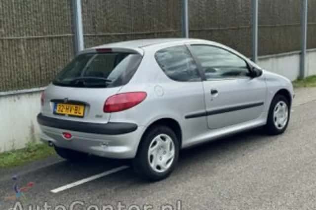 Peugeot 206 (2002) thumbnail 5