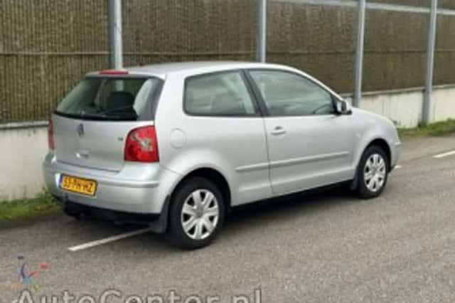 Volkswagen Polo (2004) thumbnail 4