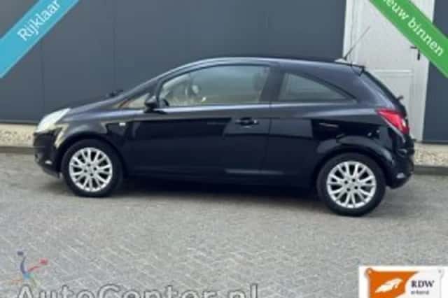 Opel Corsa (2008) thumbnail 3
