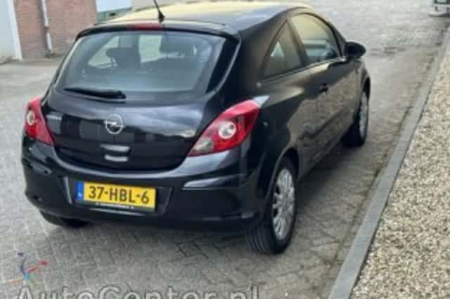 Opel Corsa (2008) thumbnail 4