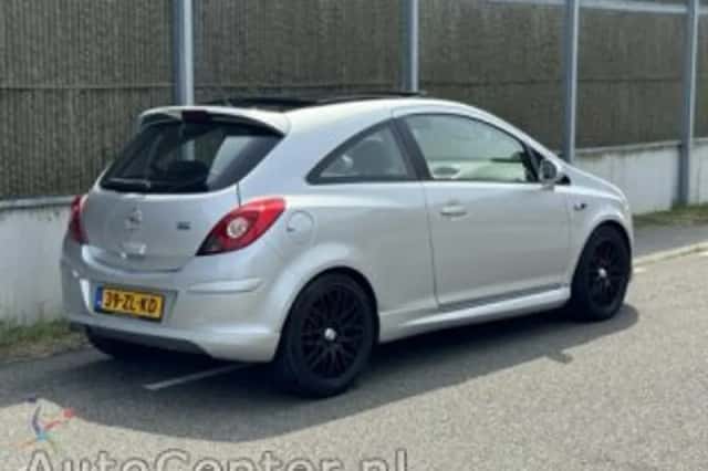 Opel Corsa (2008) thumbnail 4
