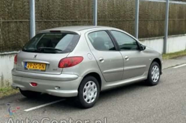 Peugeot 206 (2008) thumbnail 4