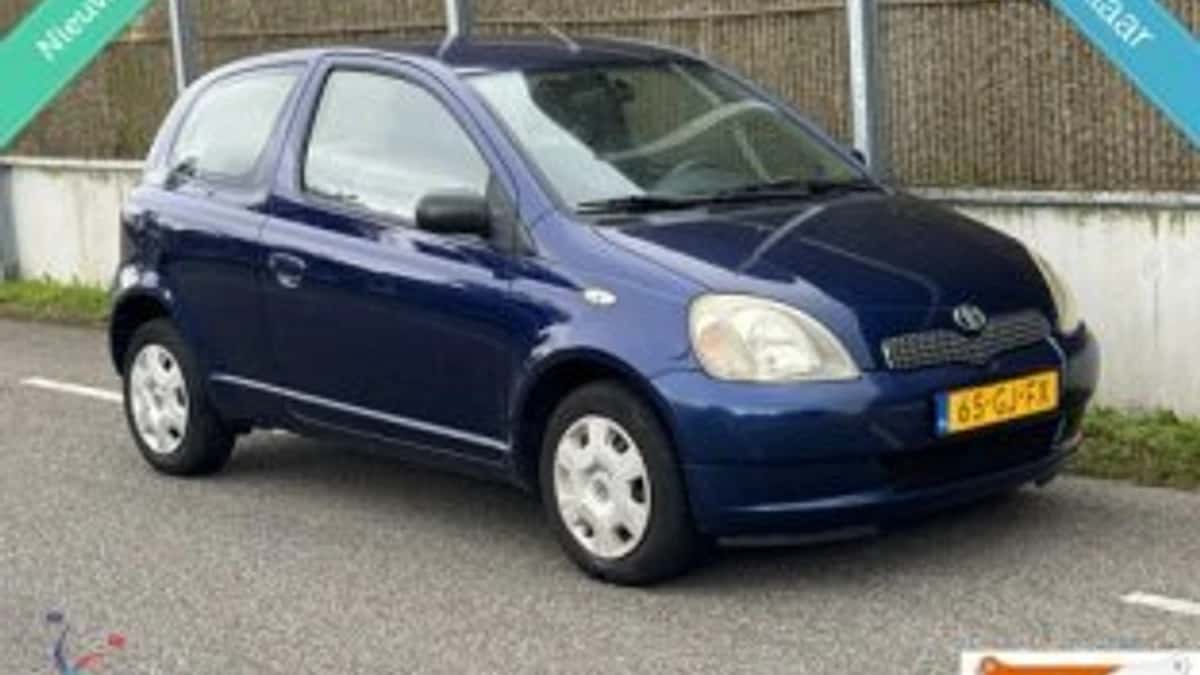 Toyota Yaris (2000) — foto 1