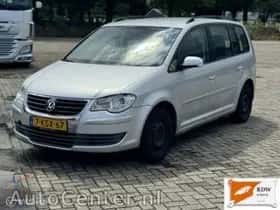 Volkswagen Touran (2008) thumbnail 2