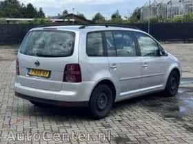 Volkswagen Touran (2008) thumbnail 4