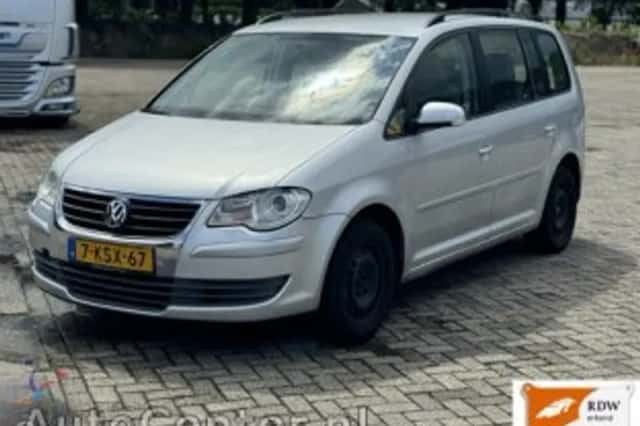 Volkswagen Touran (2008) thumbnail 2