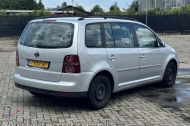 Volkswagen Touran (2008) thumbnail 4