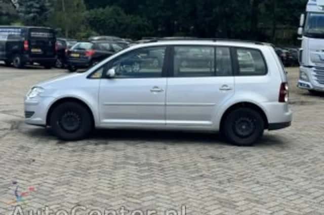 Volkswagen Touran (2008) thumbnail 6