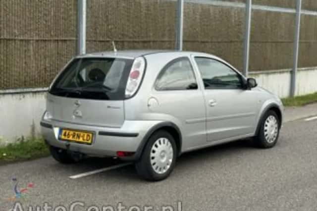 Opel Corsa (2005) thumbnail 4