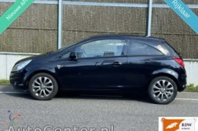 Opel Corsa (2010) thumbnail 3