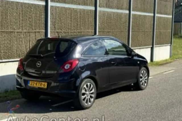 Opel Corsa (2010) thumbnail 5