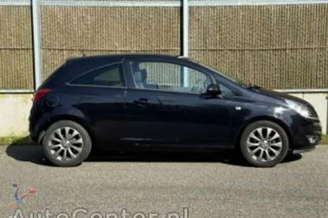 Opel Corsa (2010) thumbnail 6