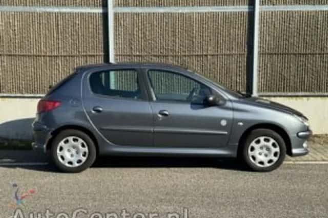 Peugeot 206 (2008) thumbnail 6