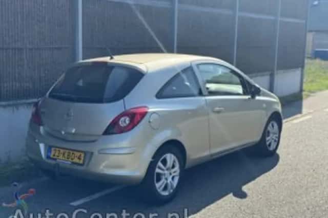 Opel Corsa (2009) thumbnail 4