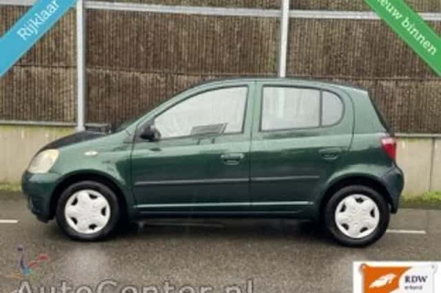 Toyota Yaris (2002) thumbnail 3