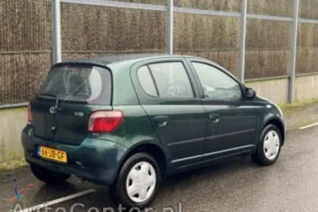 Toyota Yaris (2002) thumbnail 4