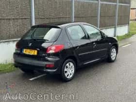 Peugeot 206+ (2009) thumbnail 4